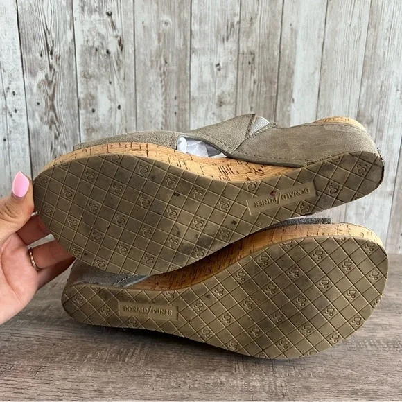 Donald J. Pliner Women's Metallic Wedge Sandals 7.5 - Picture 6 of 7